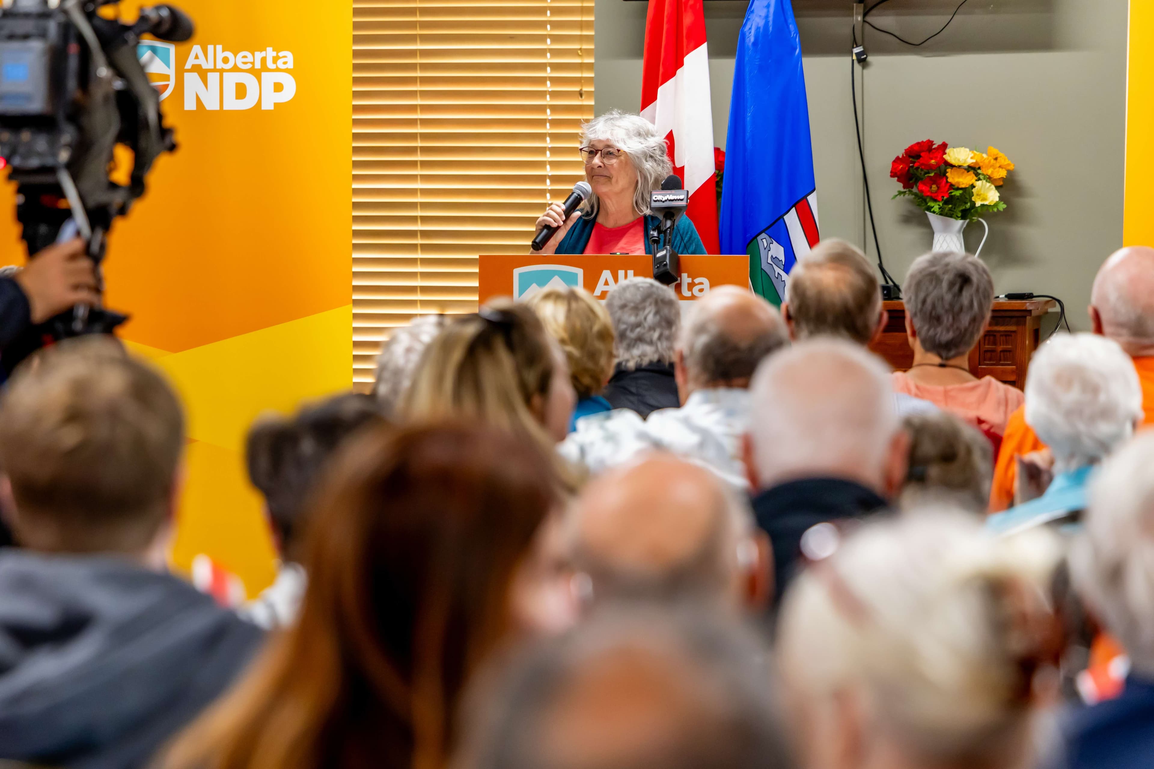news/standing-room-only-carstairs-albertans-stand-canada